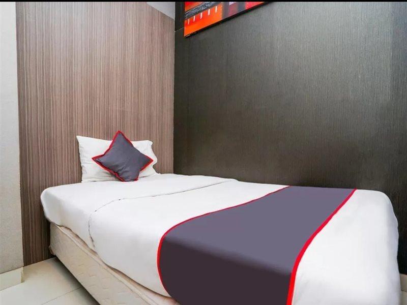 Hotel Collection O 29 Twin Tower à Sorabaya Extérieur photo
